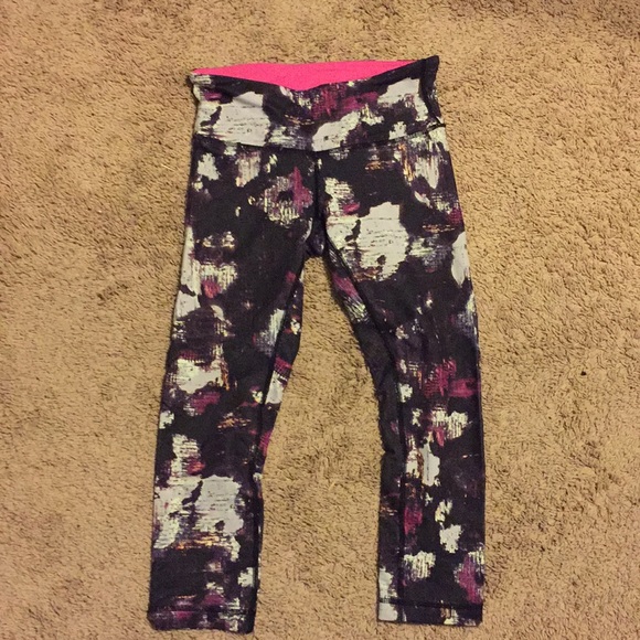 lululemon athletica Pants - lululemon athletica cropped leggings